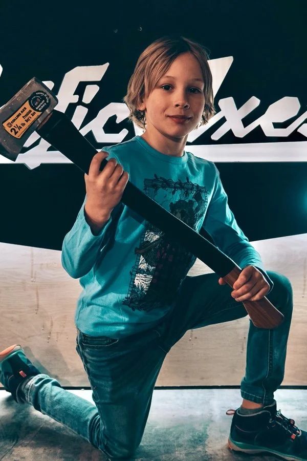 Young guest at the Pacific Axes throwing line